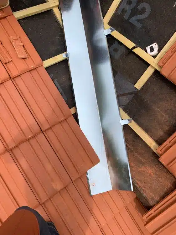 Installation et étanchéité noue toiture